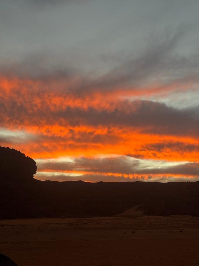 Ciel embrasé au crépuscule