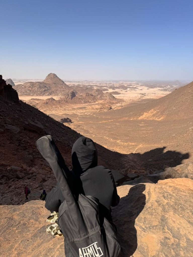 Sefar – Bras levés face au panorama