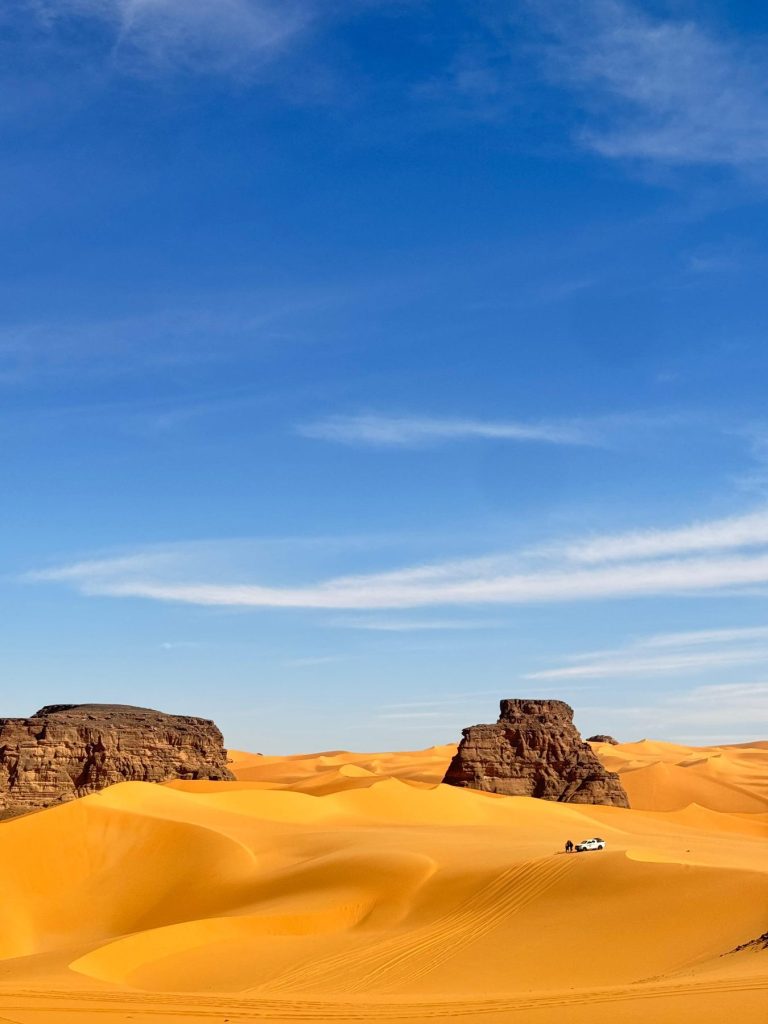 Dunes dorées et rochers