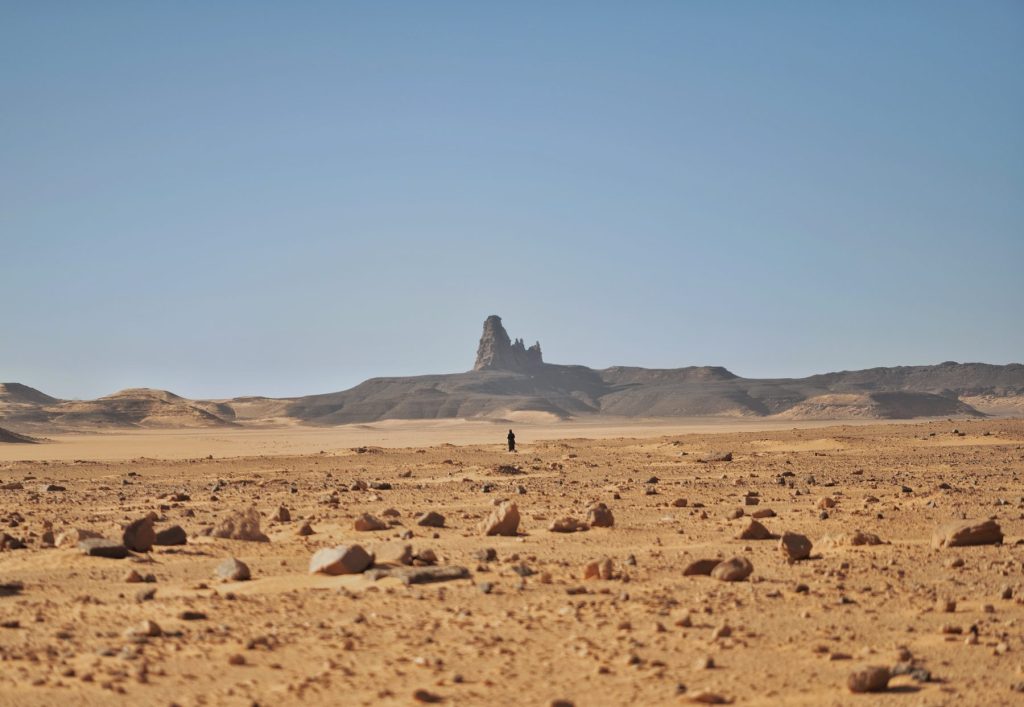 Ali Dema – Horizon minéral et pic isolé
