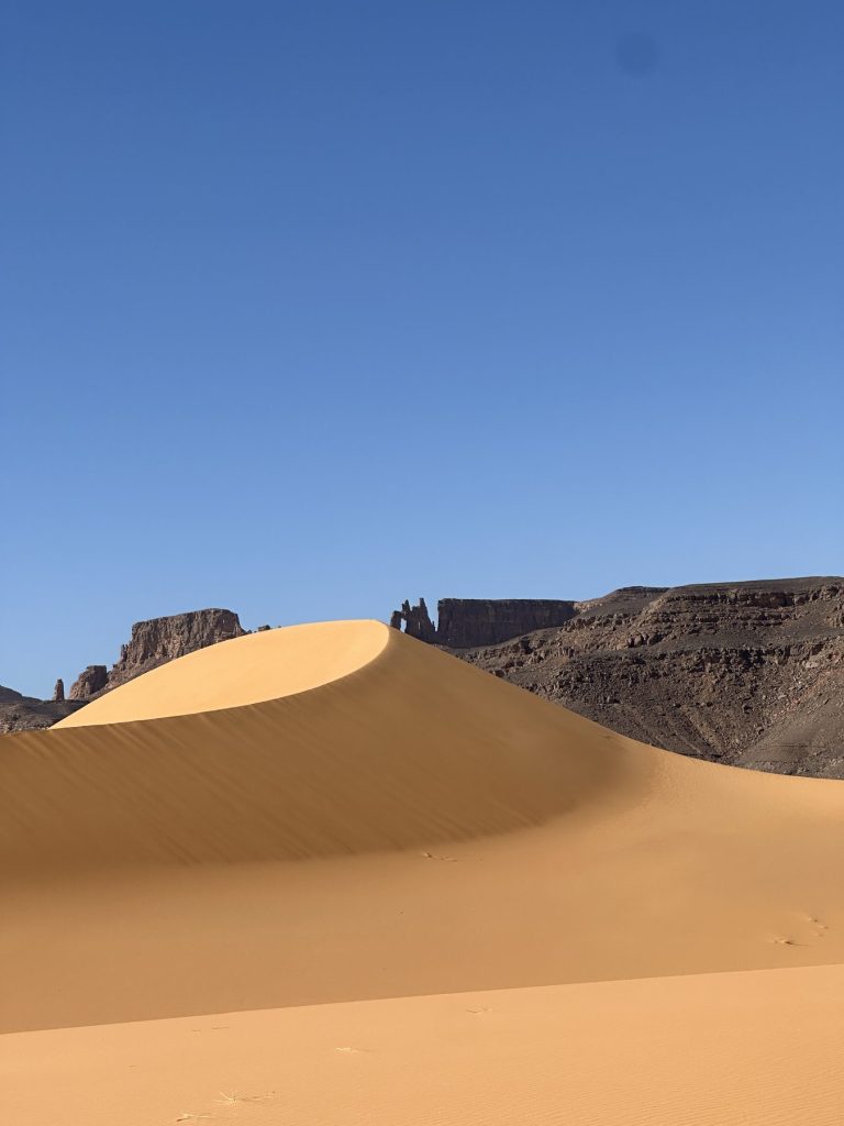 Ali Dema – Dune sous un ciel bleu