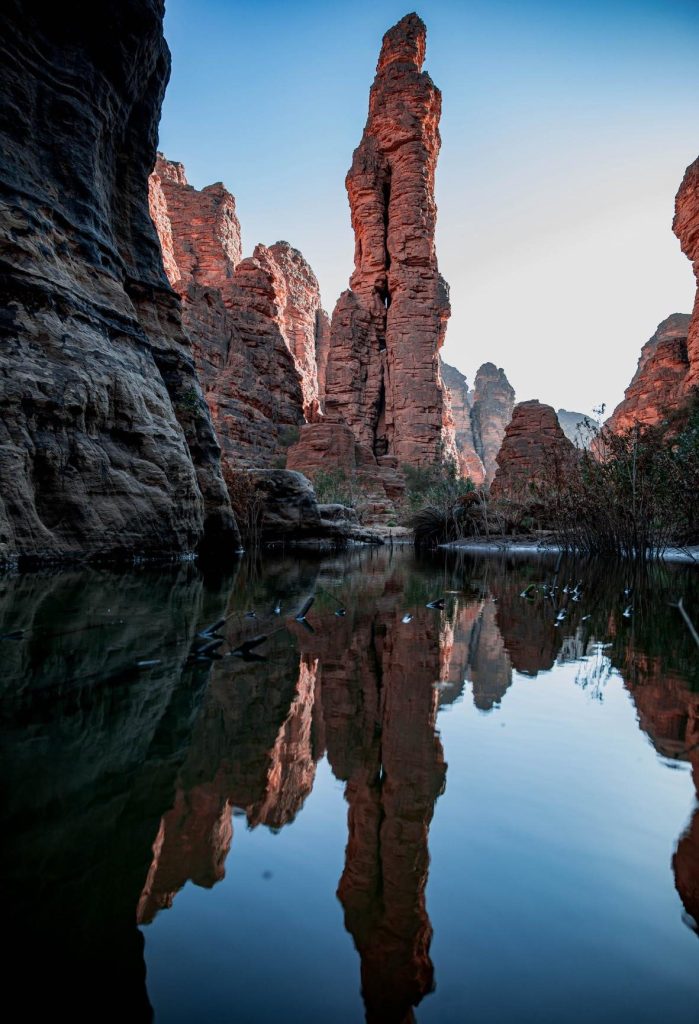 Iherir – Reflets des falaises dans la guelta
