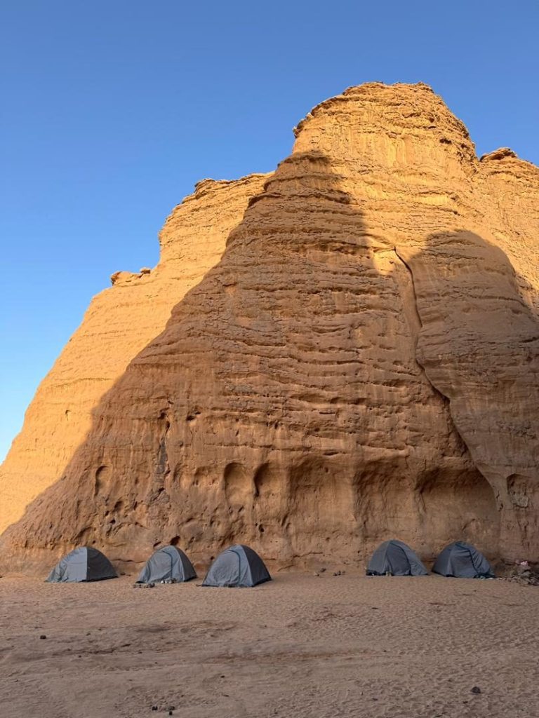 Sefar – Bivouac au pied d'un massif de grès