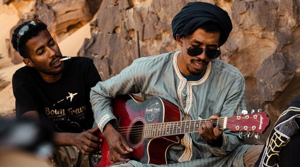 De la guitare entre amis